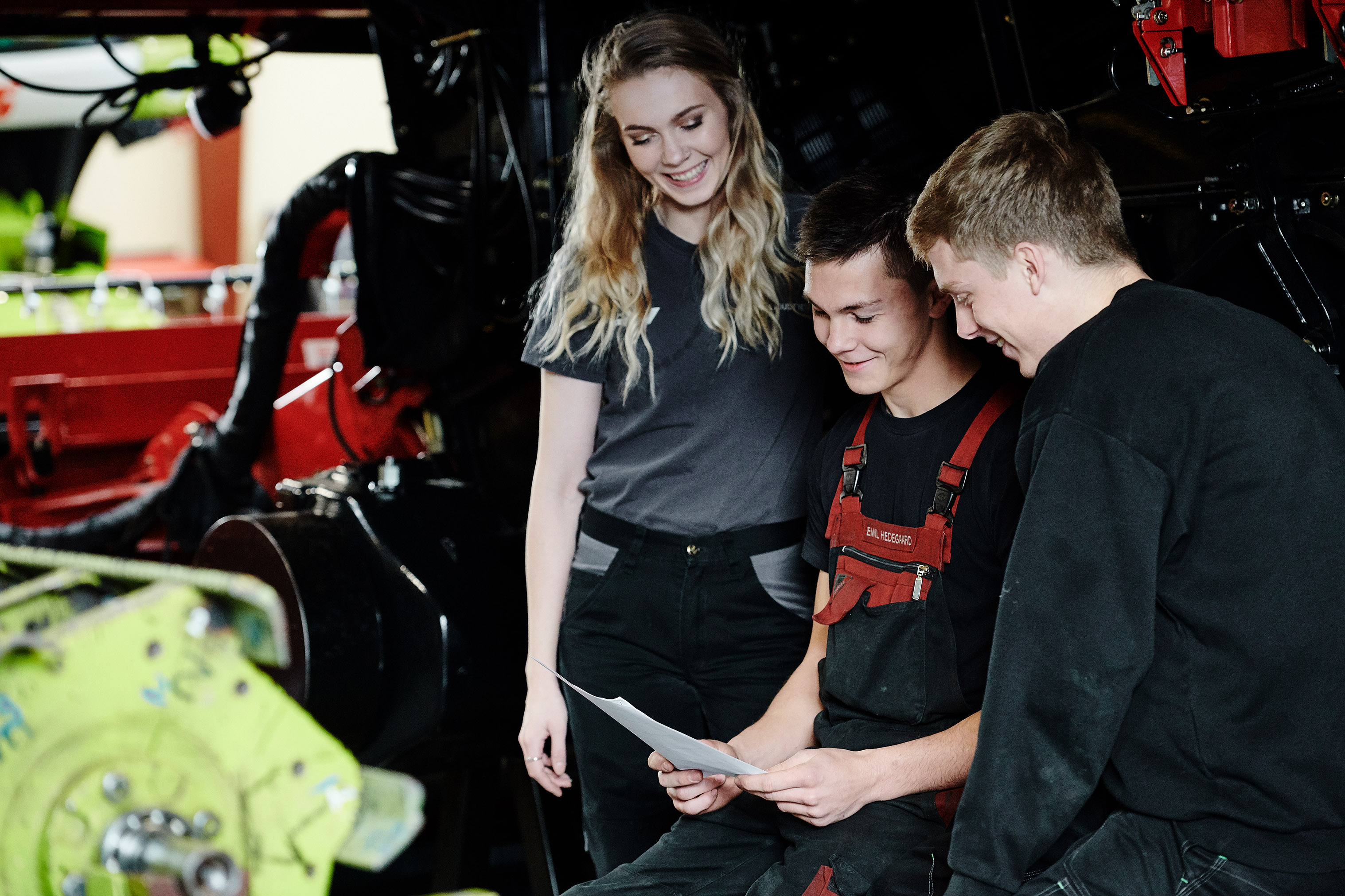 Tre elever fra entreprenør- og landbrugsmaskinuddannelsen