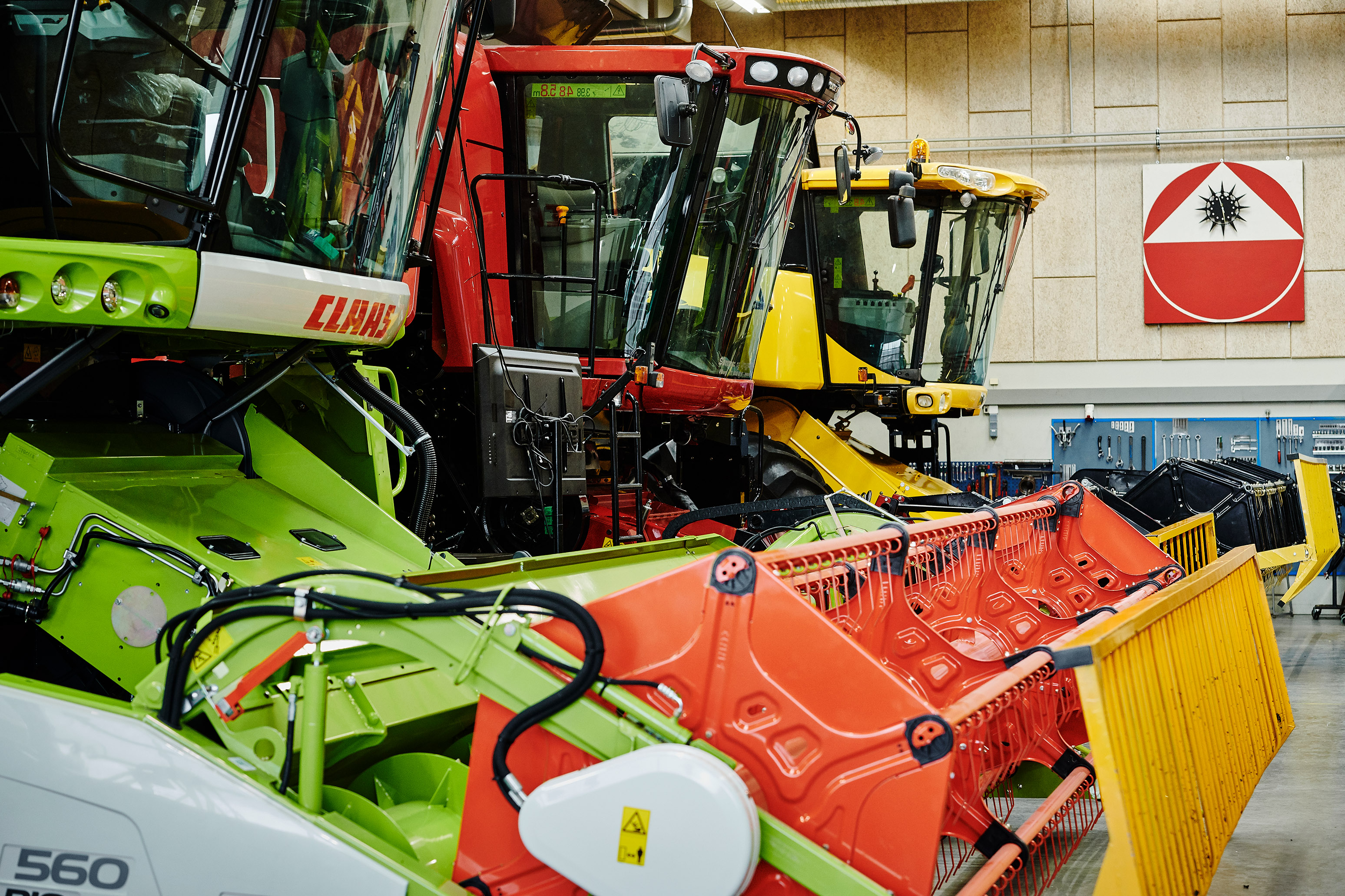 Nogle af de store landbrugsmaskiner man arbejder med på entreprenør- og landbrugsmaskinuddannelsen
