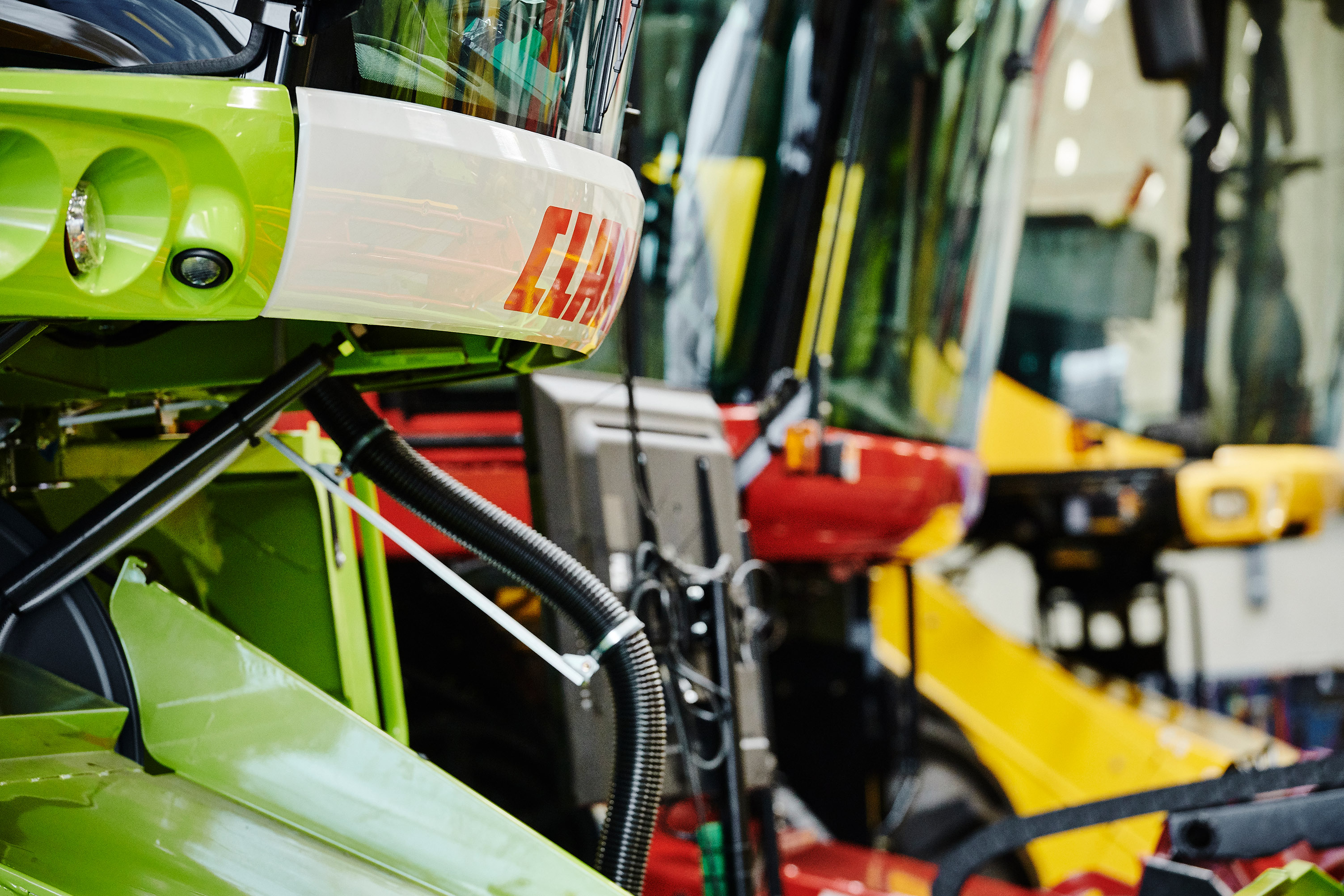 Nogle af de store landbrugsmaskiner man arbejder med på entreprenør- og landbrugsmaskinuddannelsen