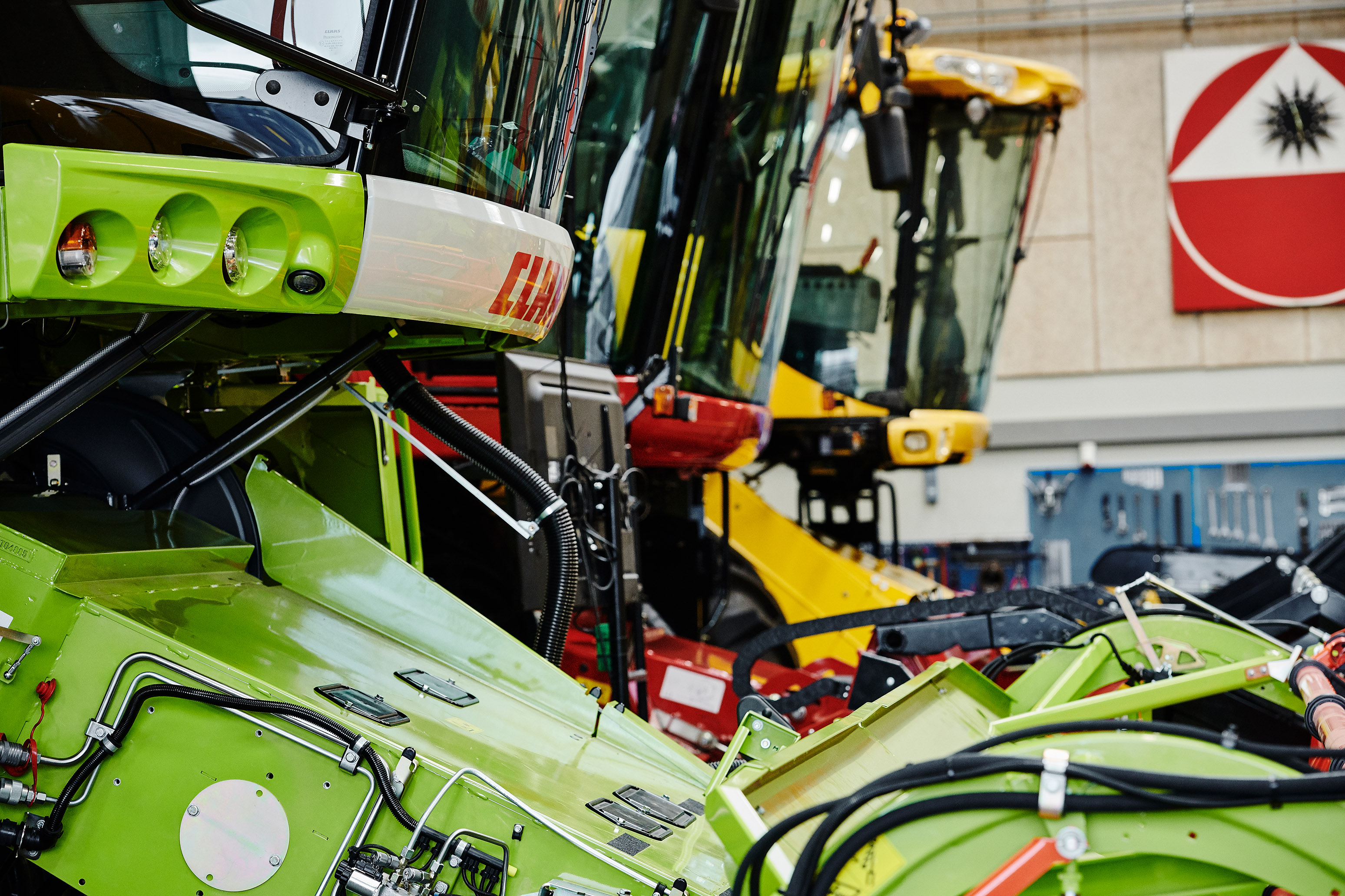 Nogle af de store landbrugsmaskiner man arbejder med på entreprenør- og landbrugsmaskinuddannelsen