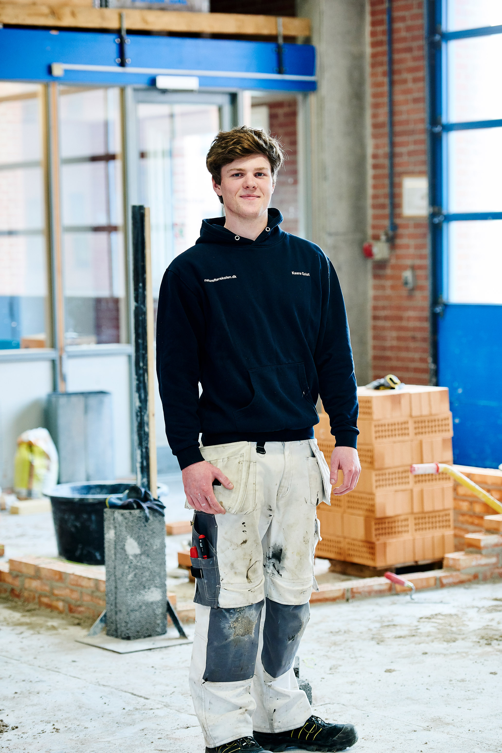 Elev fra EUD / EUX på teknologi, byggeri og transport uddannelsen i gang med murer uddannelsen