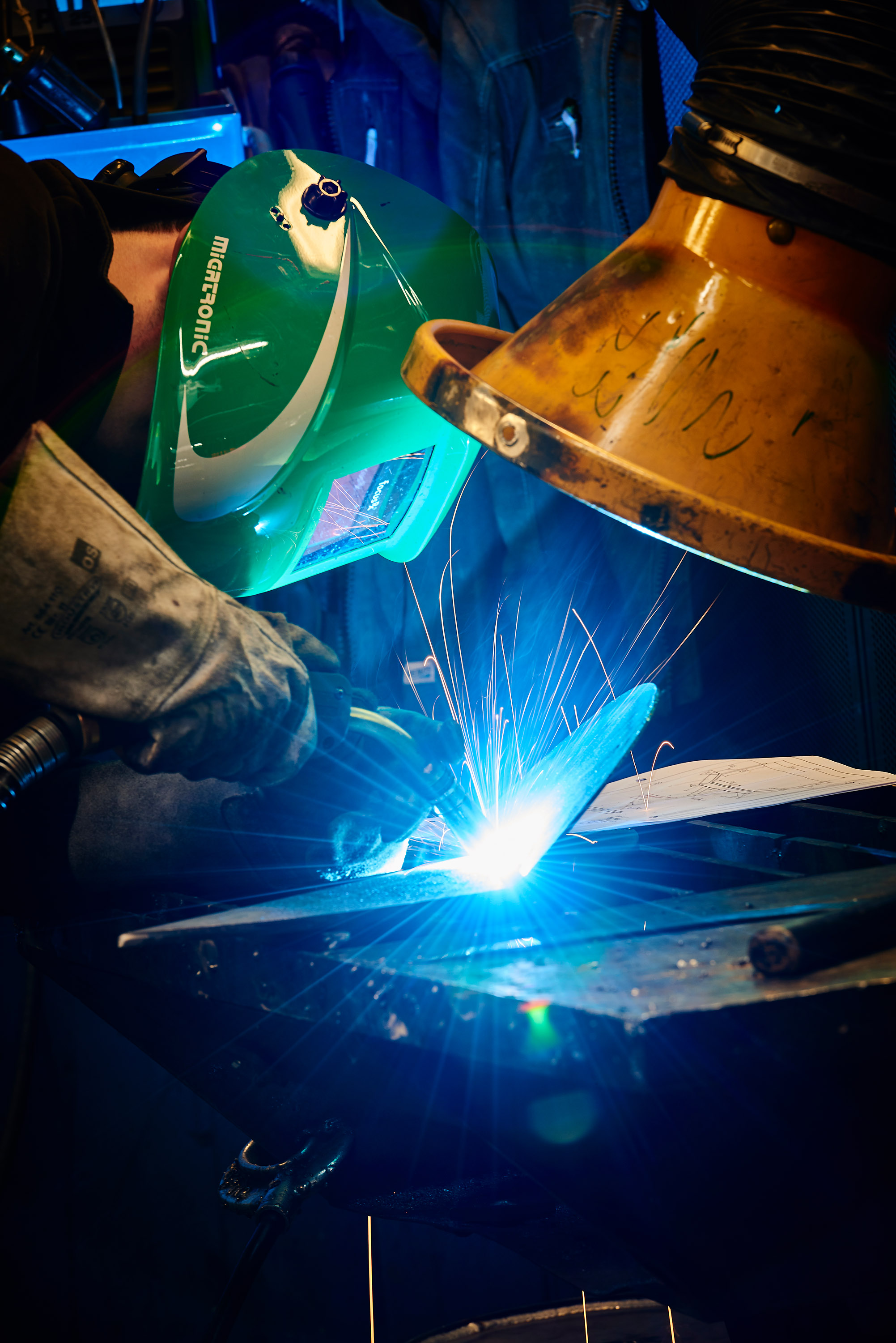 Elev fra EUD / EUX på teknologi, byggeri og transport uddannelsen i gang med uddannelsen til smed