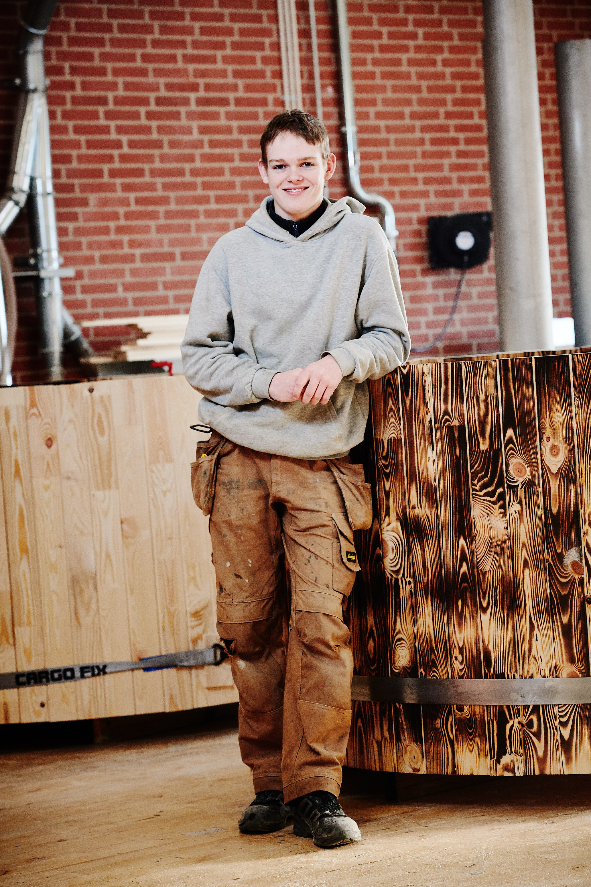 Elev fra EUD / EUX på teknologi, byggeri og transport uddannelsen i gang med træfagenes byggeuddannelse