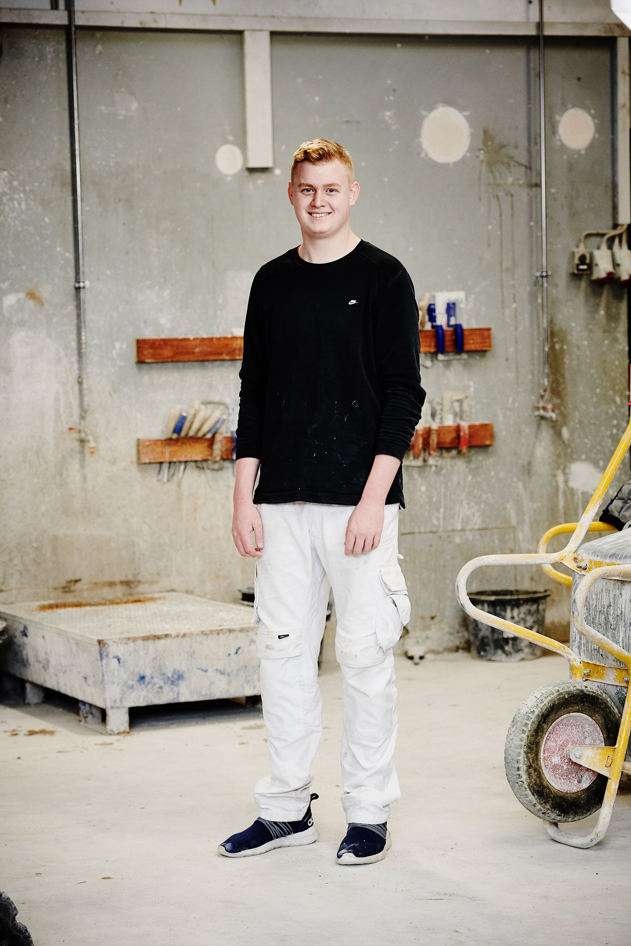 Elev fra EUD / EUX på teknologi, byggeri og transport uddannelsen i gang med murer uddannelsen