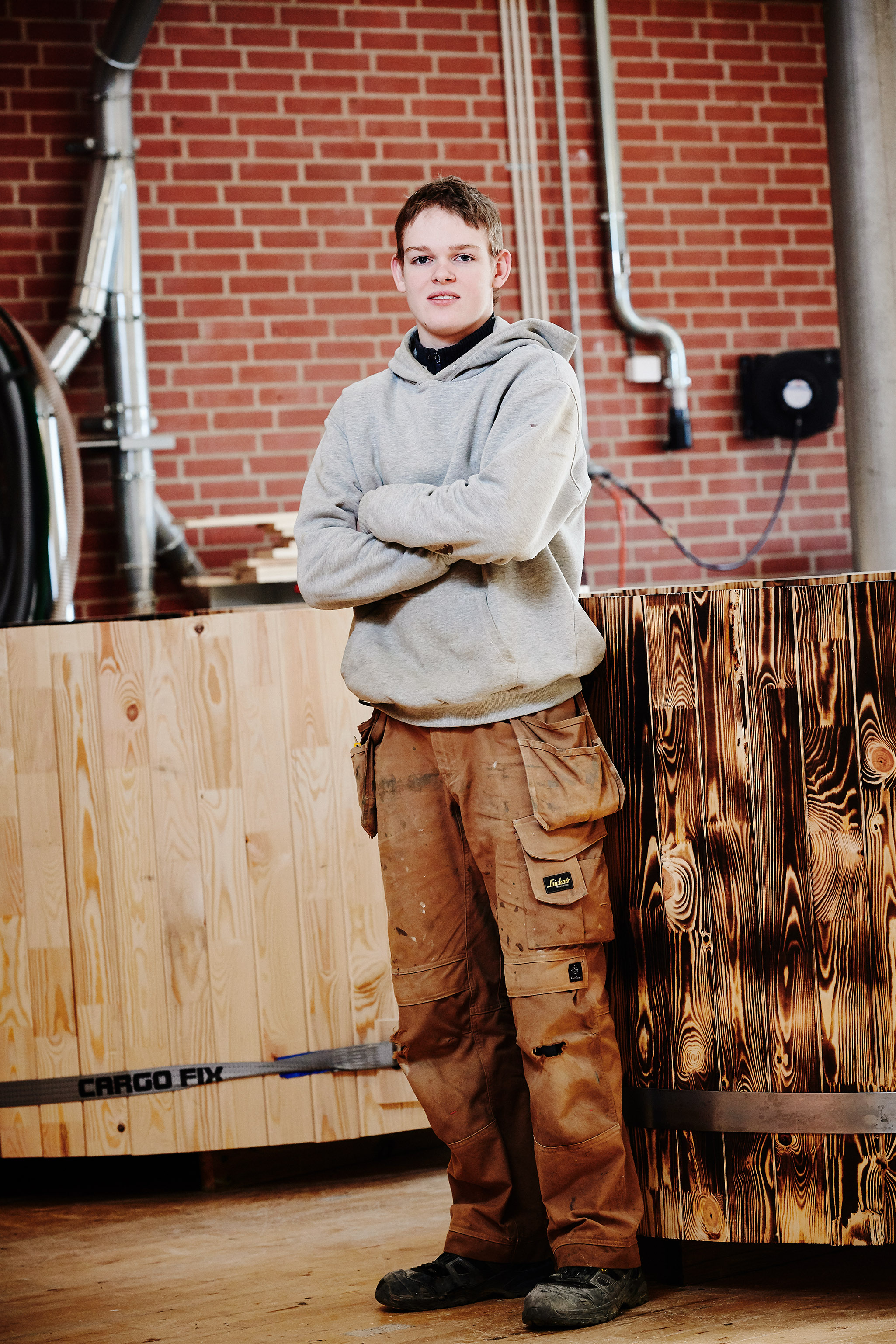 Elev fra EUD / EUX på teknologi, byggeri og transport uddannelsen i gang med træfagenes byggeuddannelse