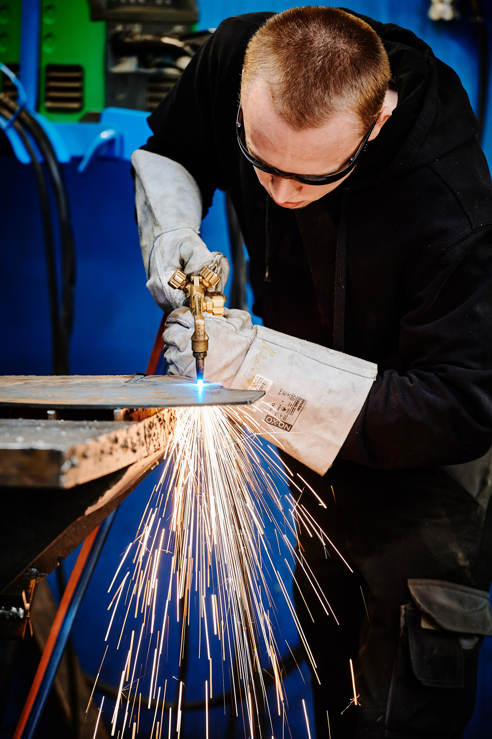 Elev fra EUD / EUX på teknologi, byggeri og transport uddannelsen i gang med uddannelsen til smed