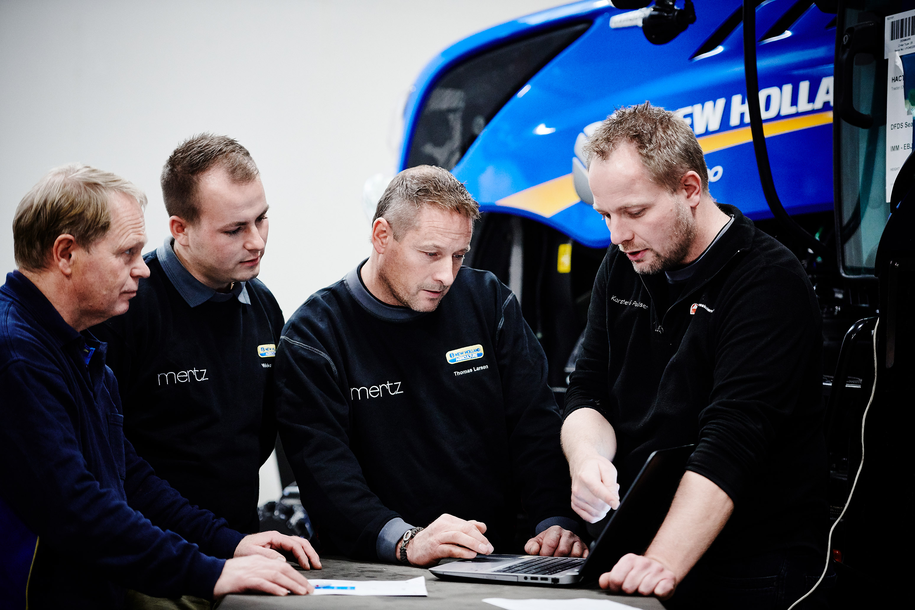 Elever i gang med undervisning på AMU kursus i landbrugsmaskiner