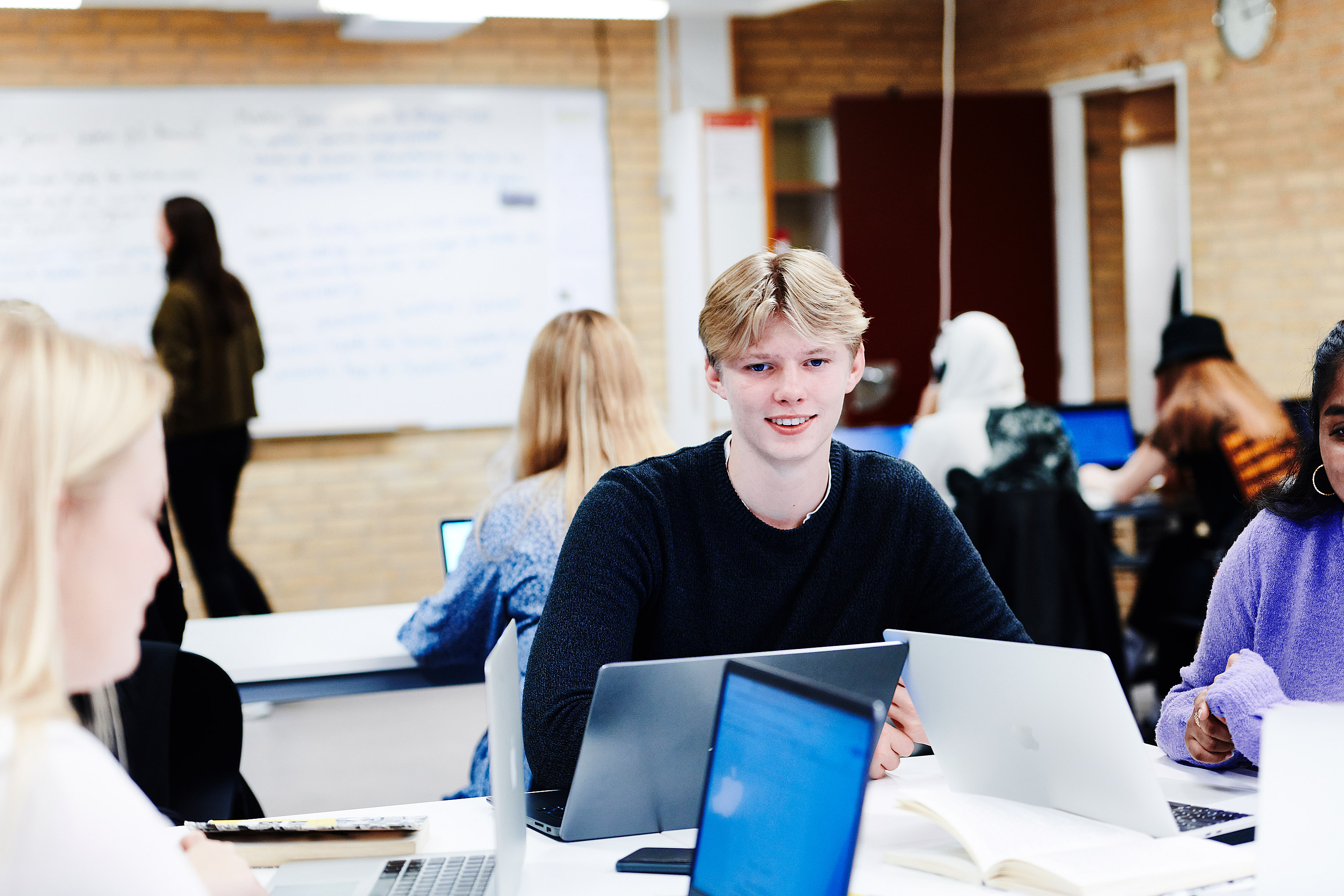 Elever fra EUD/EUX business i Hobro - kontor, handel og forretningsservice i gang med undervisningen