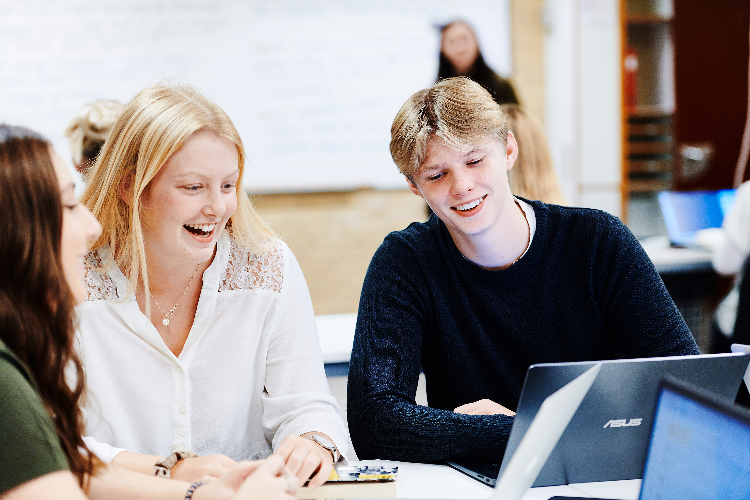 Elever fra EUD/EUX business i Hobro - kontor, handel og forretningsservice i gang med undervisningen