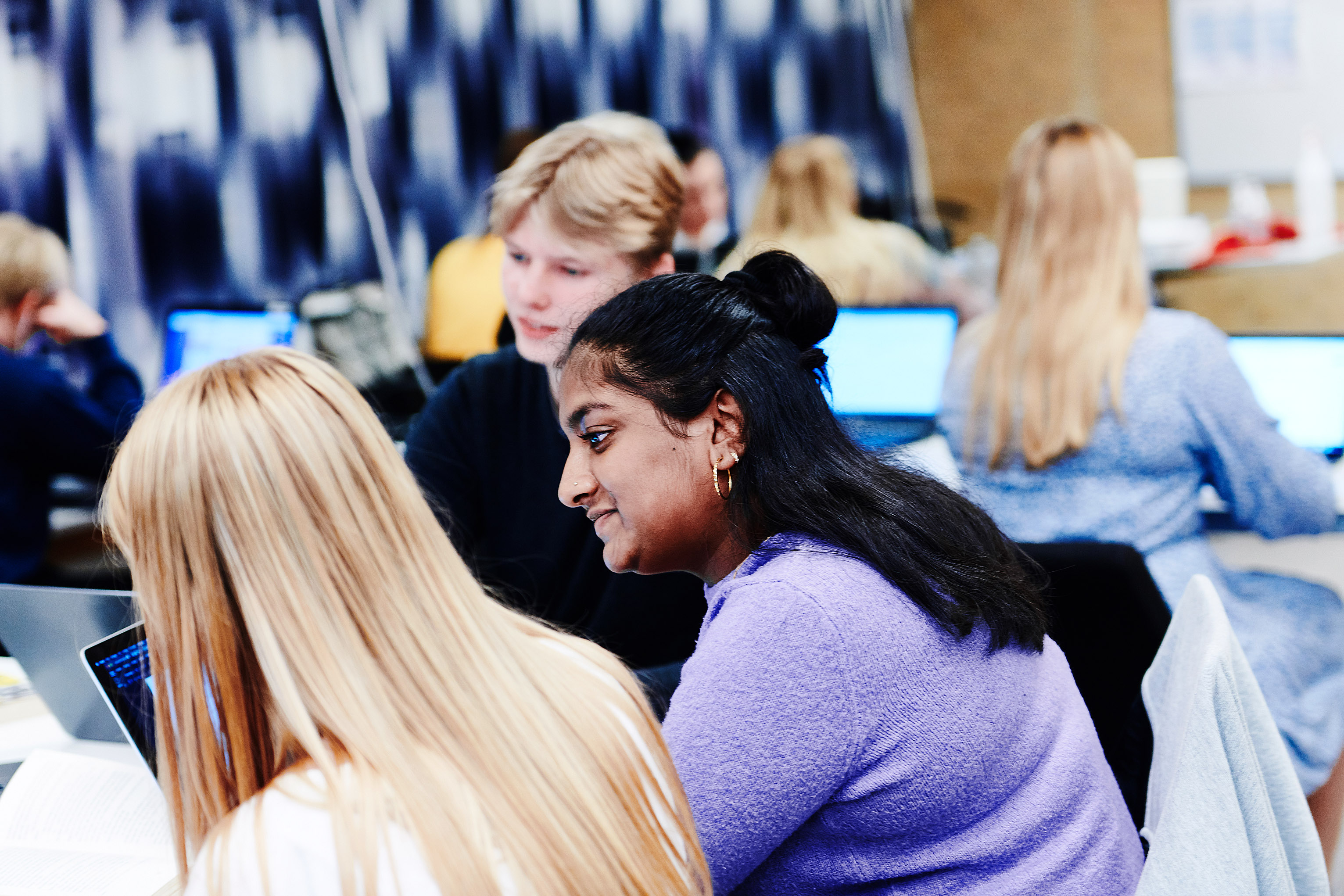 Elever fra EUD/EUX business i Hobro - kontor, handel og forretningsservice i gang med undervisningen