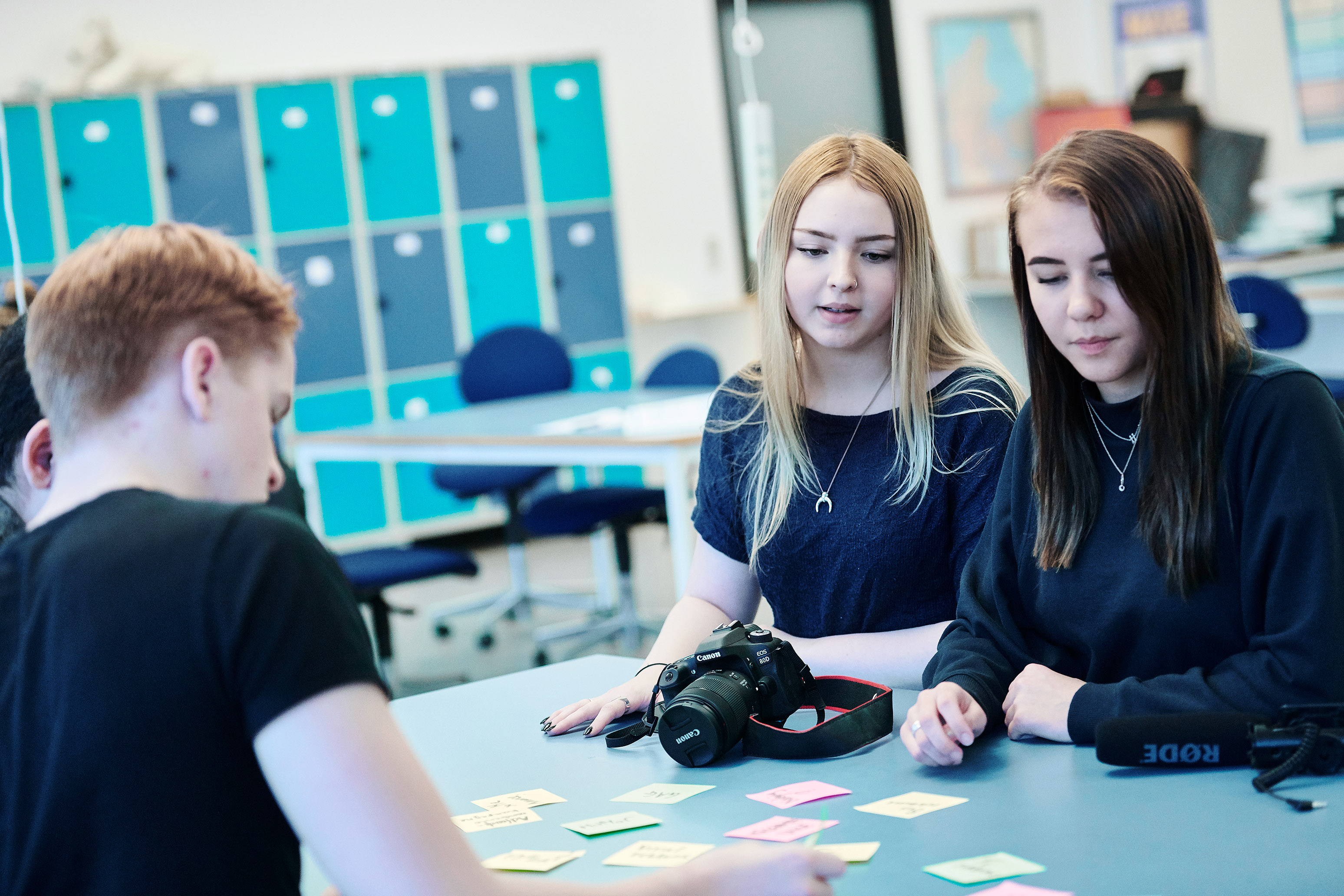 HTX elever i Aars slapper af med kortspil