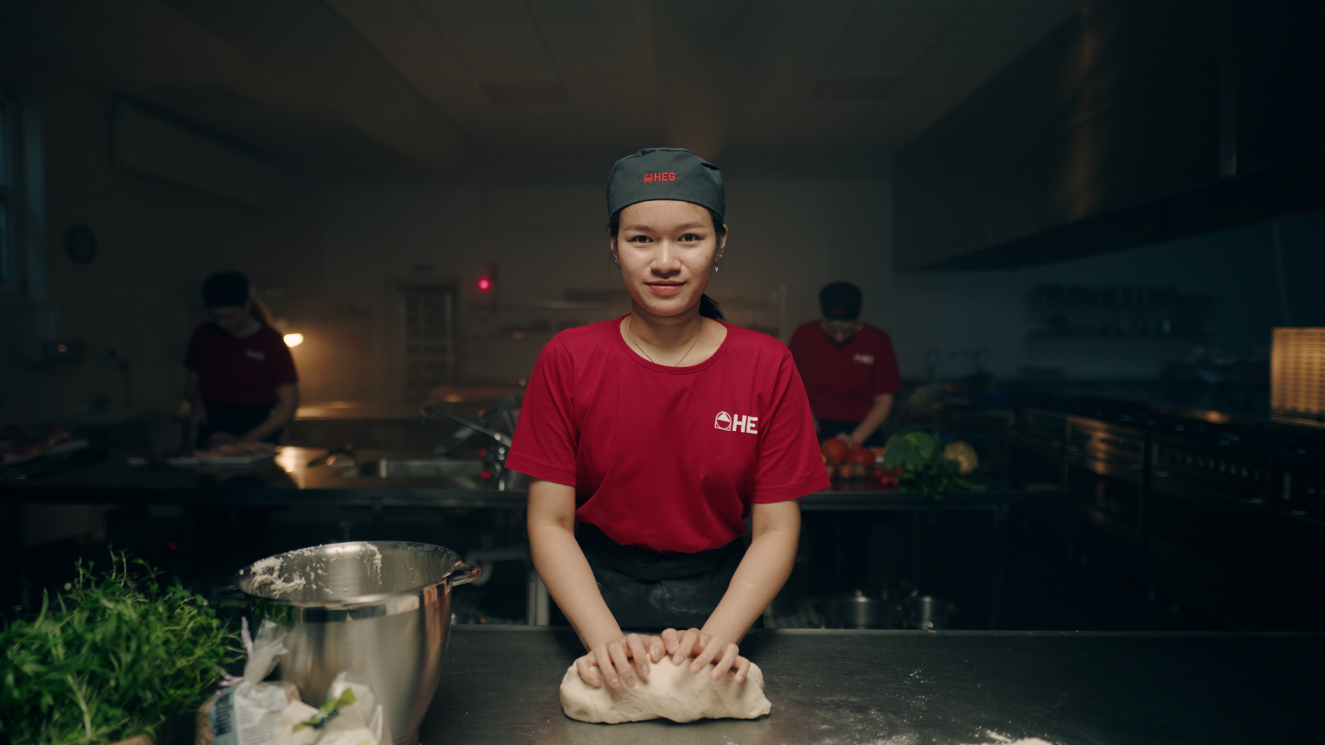 V4.0.00 00 16 04.Still022