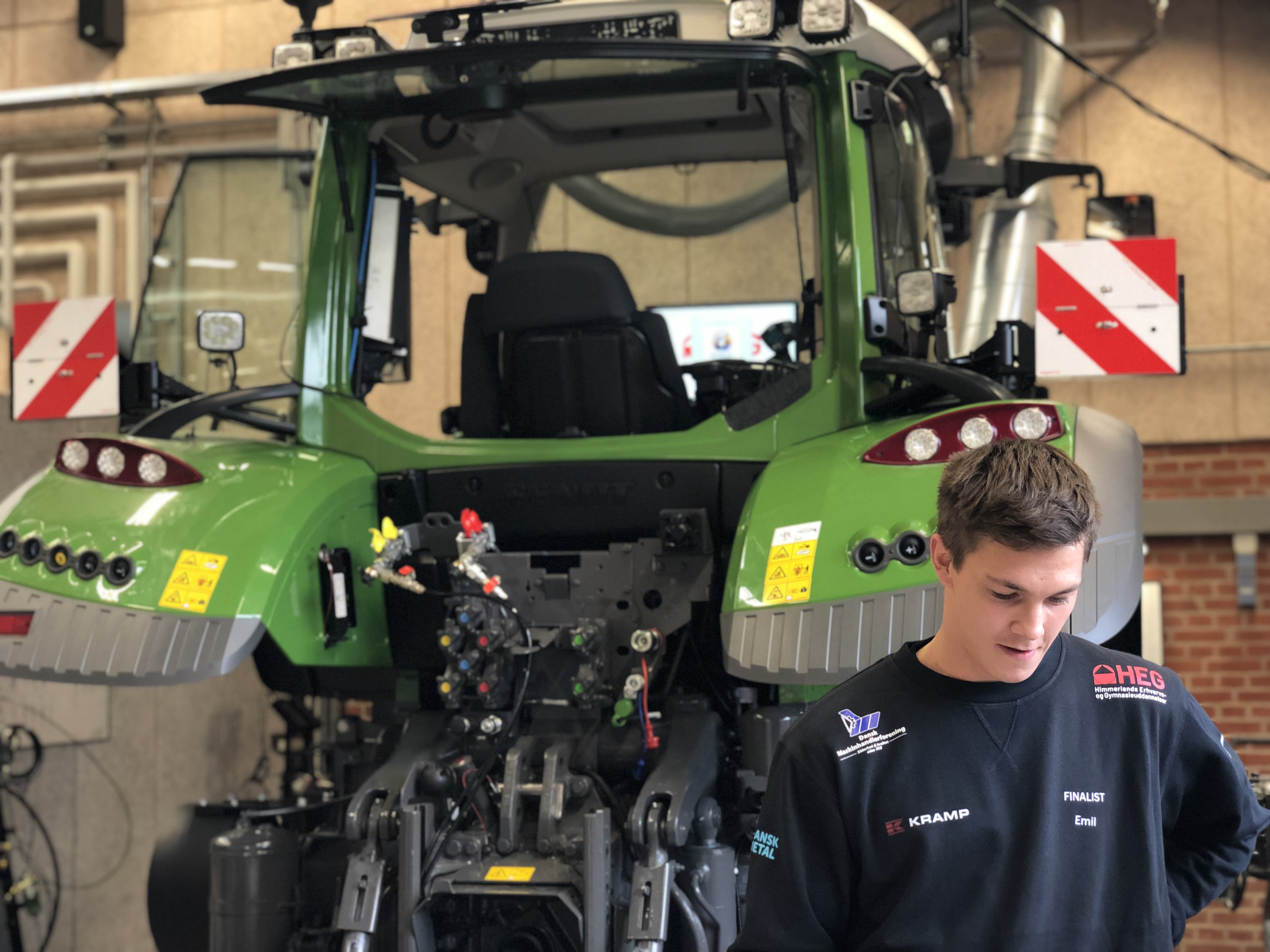 Emil Danmarks Bedste Lærling 2021 HEG Fendt 724 Traktor Solgt Flest Af I Tyskland (6)